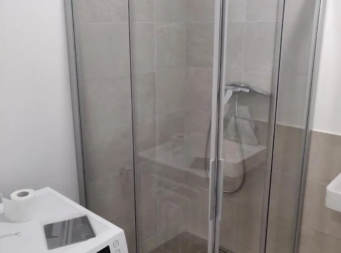 With Parking, Great Surroundings *